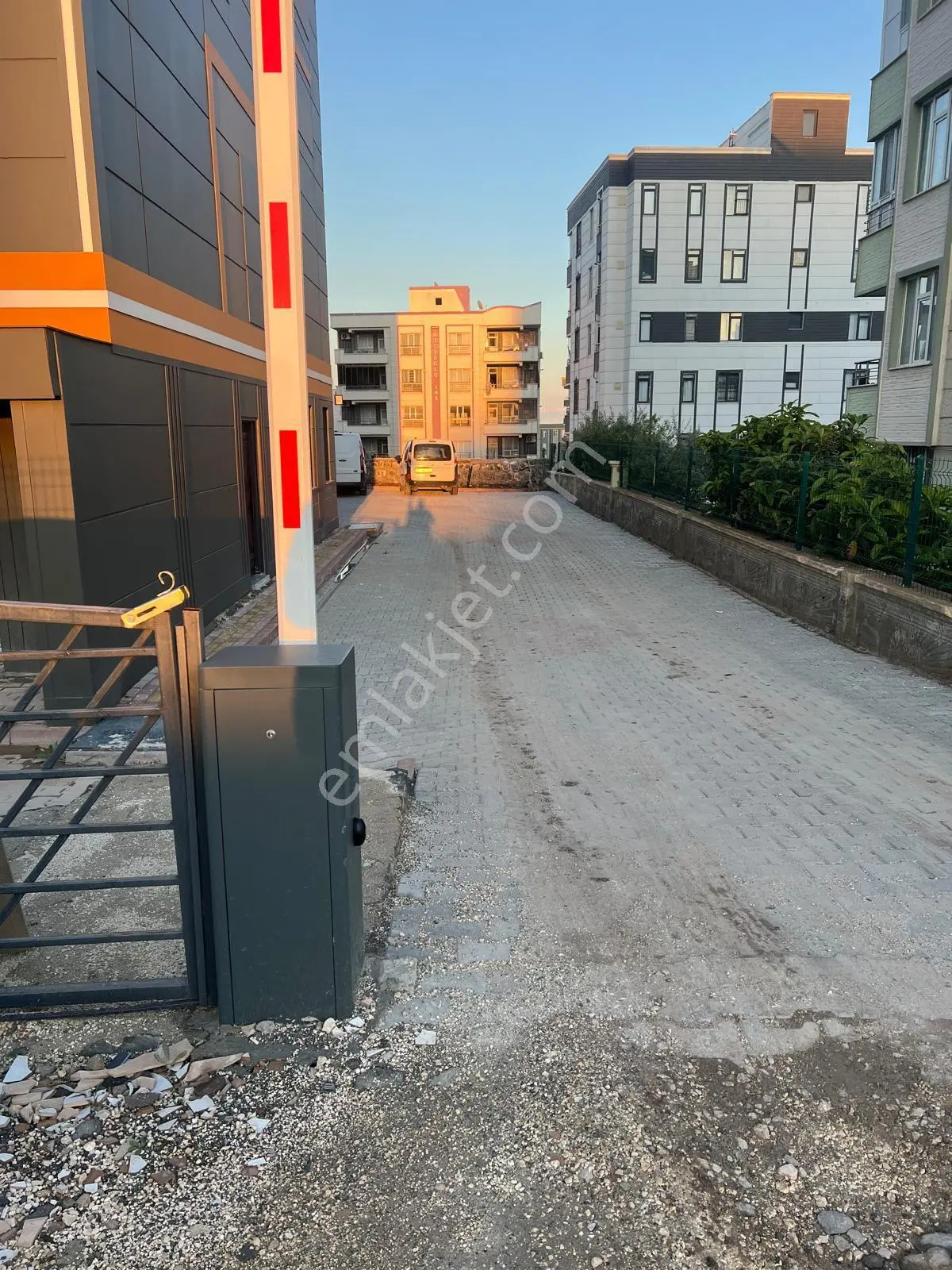Yeşil Bahçe Gayrimenkulden Süper Konumda Satılık 1+1 - Görsel 4