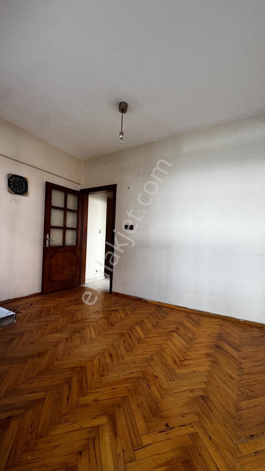 Satılık Ana Cadde Üstü Giriş Kat 2+1 Daire - Görsel 9