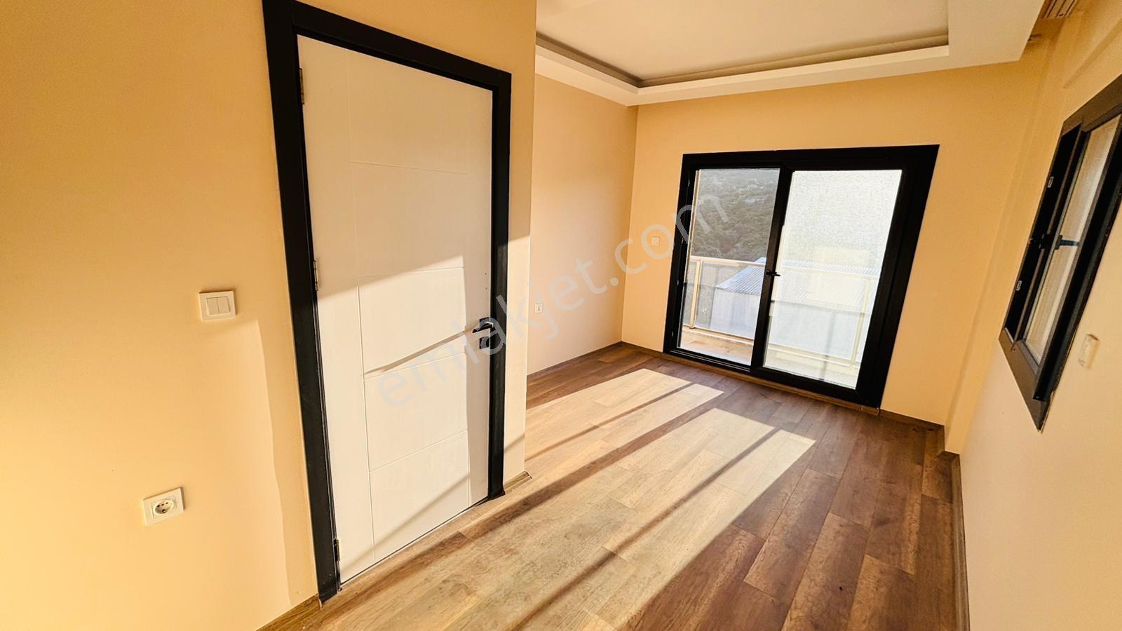 Yenifoça Cumhuriyet Mah. Kiralık Müstakil Bahçeli 6+1 Villa - Görsel 11