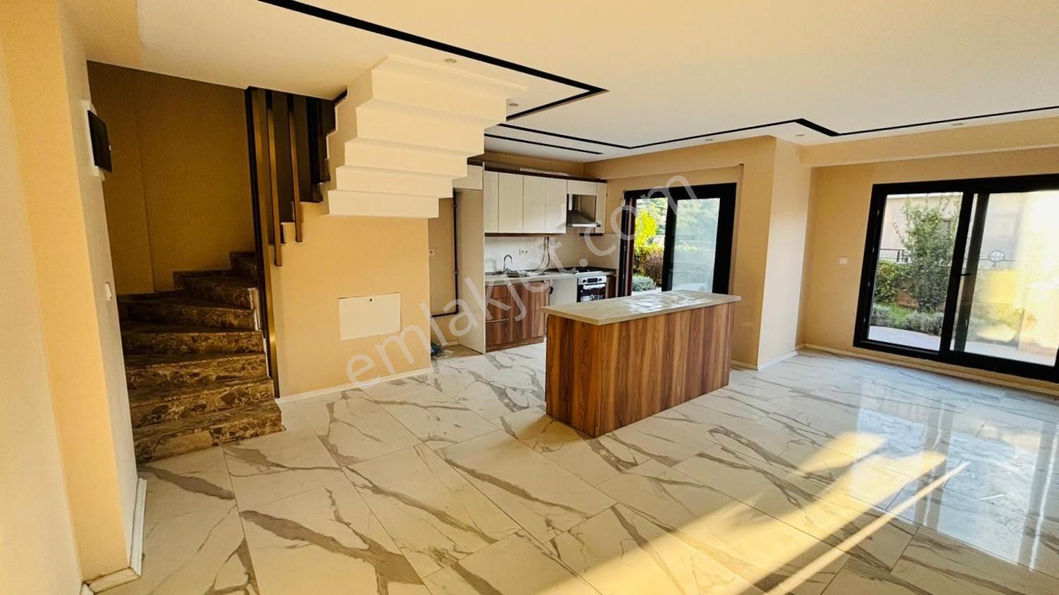 Yenifoça Cumhuriyet Mah. Kiralık Müstakil Bahçeli 6+1 Villa - Görsel 8