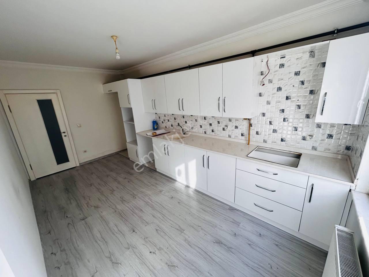 Toplu Konut Bulvarına Cephe Binada 3+1 Kiralık Daire - Görsel 4