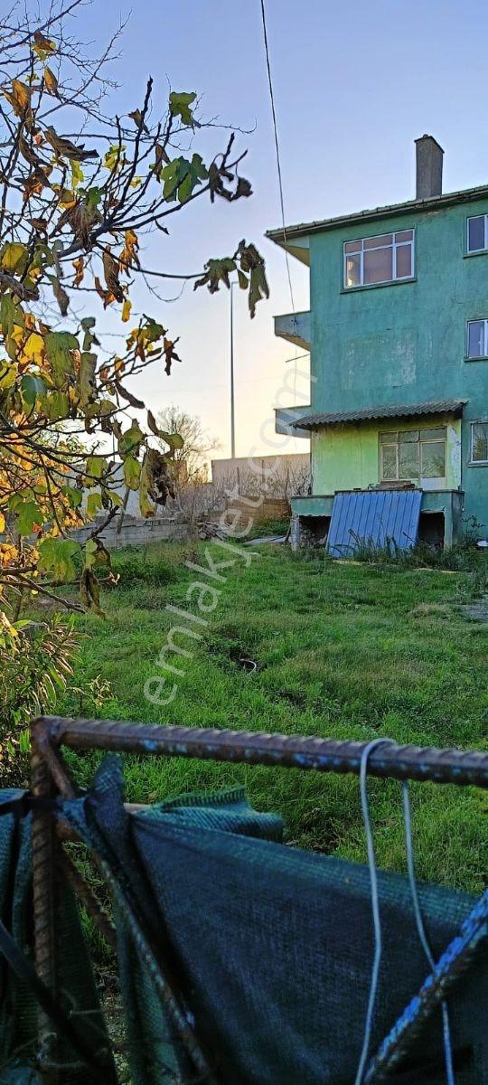 B.çekmece Ahmediye' De Köyiçinde 946 M2 Arsa İçinde Üç Katlı Ev - Görsel 2