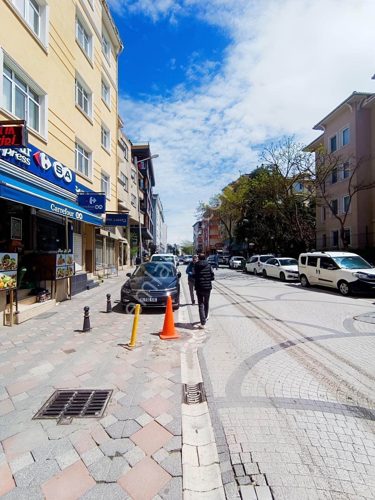 Kırkgül Gayrimenkul'den Belediye Caddesi Üzerinde Geniş Dükkan - Görsel 2