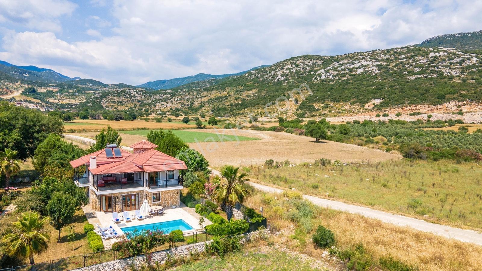 Kalkan Bezirgan Köyünde Yasal İmarlı Bahçeli Havuzlu Villa - Görsel 11