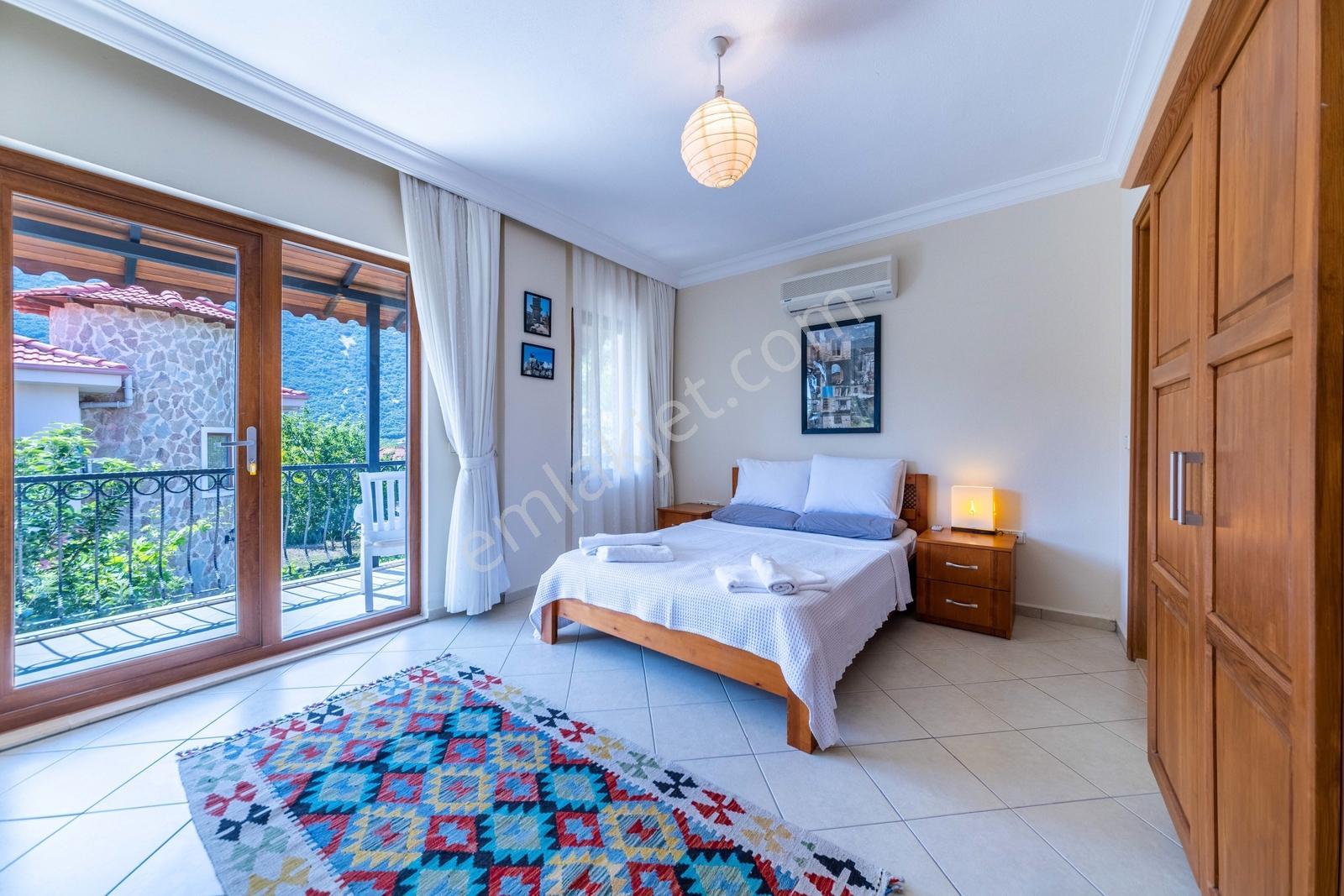 Kalkan Bezirgan Köyünde Yasal İmarlı Bahçeli Havuzlu Villa - Görsel 18