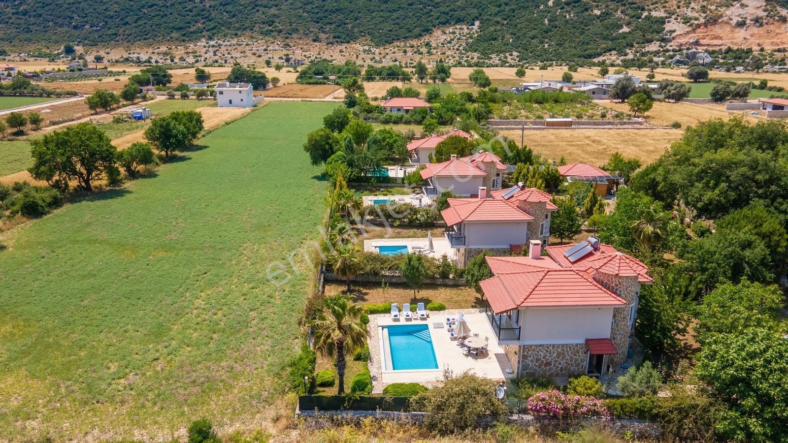 Kalkan Bezirgan Köyünde Yasal İmarlı Bahçeli Havuzlu Villa - Görsel 6