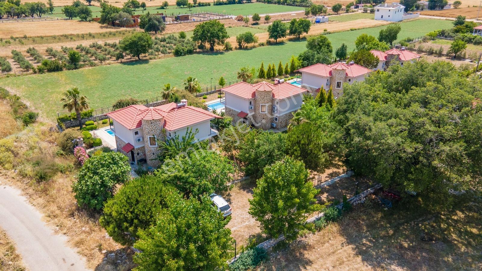 Kalkan Bezirgan Köyünde Yasal İmarlı Bahçeli Havuzlu Villa - Görsel 4
