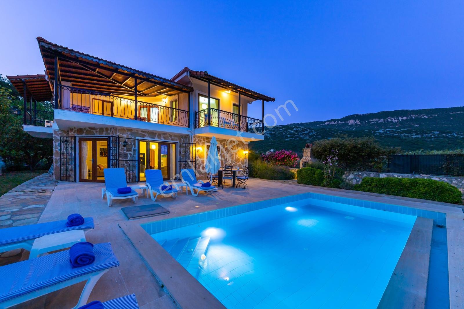 Kalkan Bezirgan Köyünde Yasal İmarlı Bahçeli Havuzlu Villa - Görsel 10