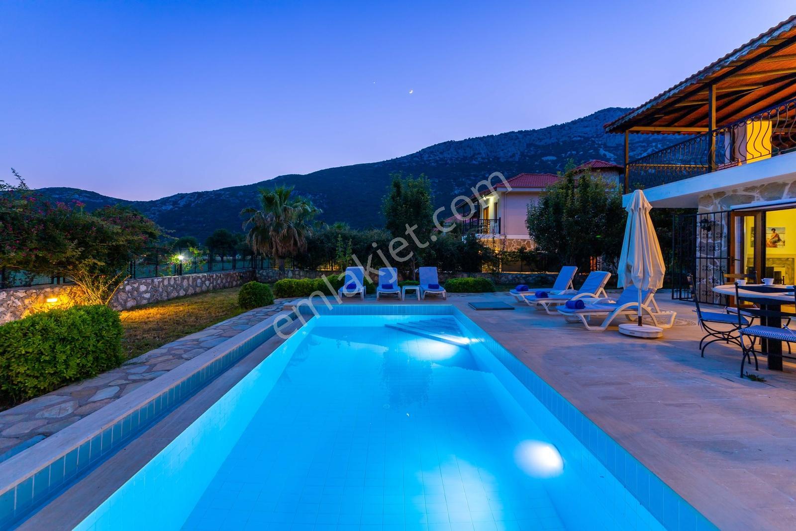 Kalkan Bezirgan Köyünde Yasal İmarlı Bahçeli Havuzlu Villa - Görsel 24