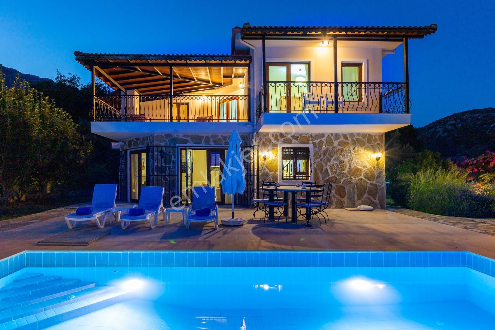 Kalkan Bezirgan Köyünde Yasal İmarlı Bahçeli Havuzlu Villa - Görsel 27