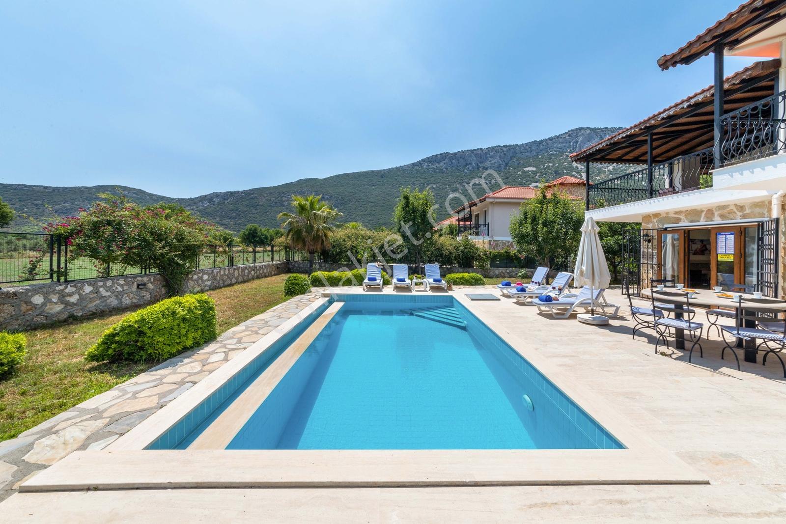 Kalkan Bezirgan Köyünde Yasal İmarlı Bahçeli Havuzlu Villa - Görsel 13