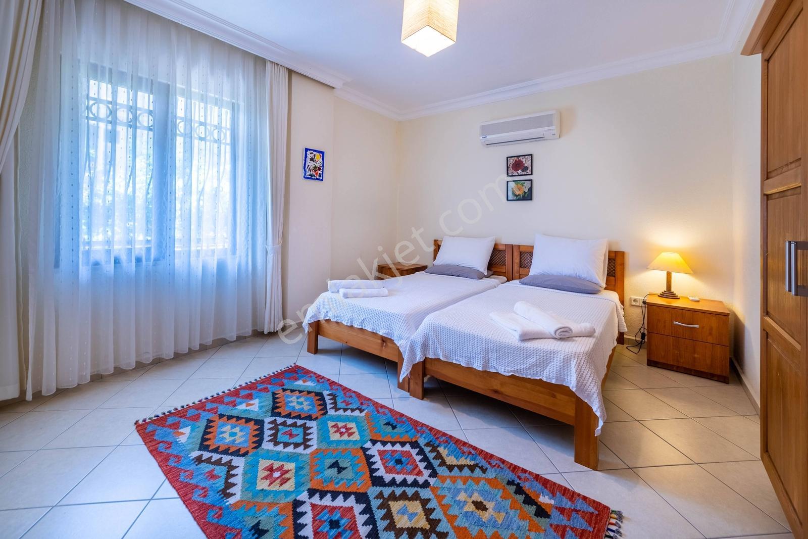 Kalkan Bezirgan Köyünde Yasal İmarlı Bahçeli Havuzlu Villa - Görsel 7