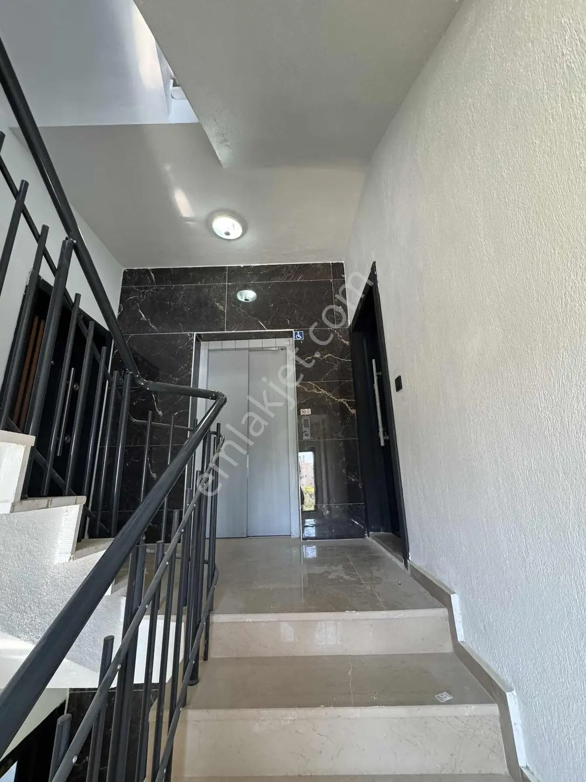 Ilıcada Havuzlu Site İçerisinde Satılık Lüks 2+1 Daire - Görsel 3