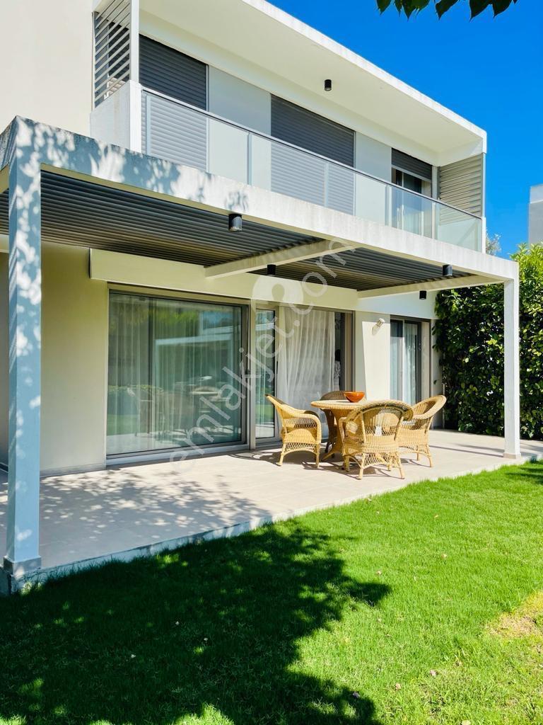 Alaçatı Göbene Mevkiinde Havuzlu Site İçinde Sezonluk Kiralık Villa - Görsel 15