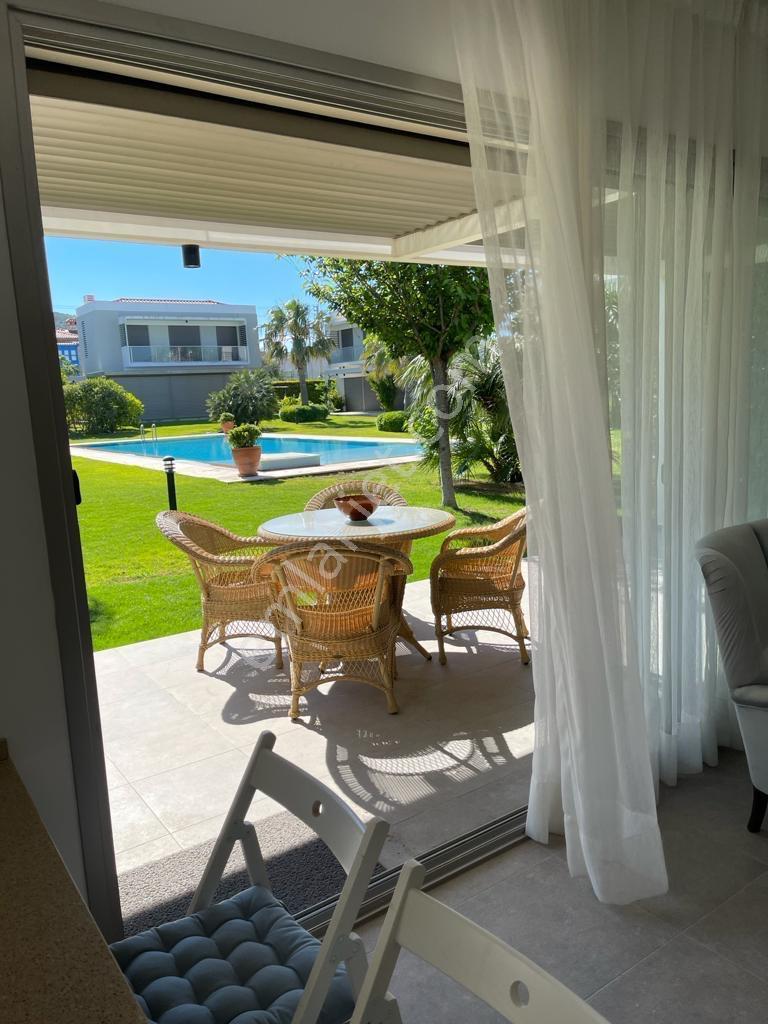 Alaçatı Göbene Mevkiinde Havuzlu Site İçinde Sezonluk Kiralık Villa - Görsel 10