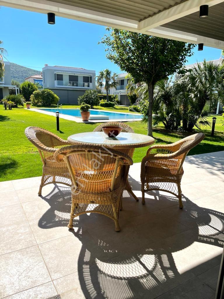 Alaçatı Göbene Mevkiinde Havuzlu Site İçinde Sezonluk Kiralık Villa - Görsel 12
