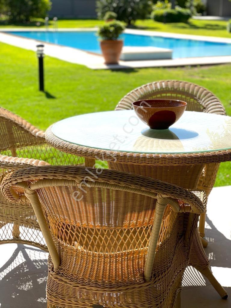 Alaçatı Göbene Mevkiinde Havuzlu Site İçinde Sezonluk Kiralık Villa - Görsel 26
