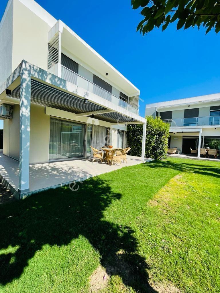 Alaçatı Göbene Mevkiinde Havuzlu Site İçinde Sezonluk Kiralık Villa - Görsel 16