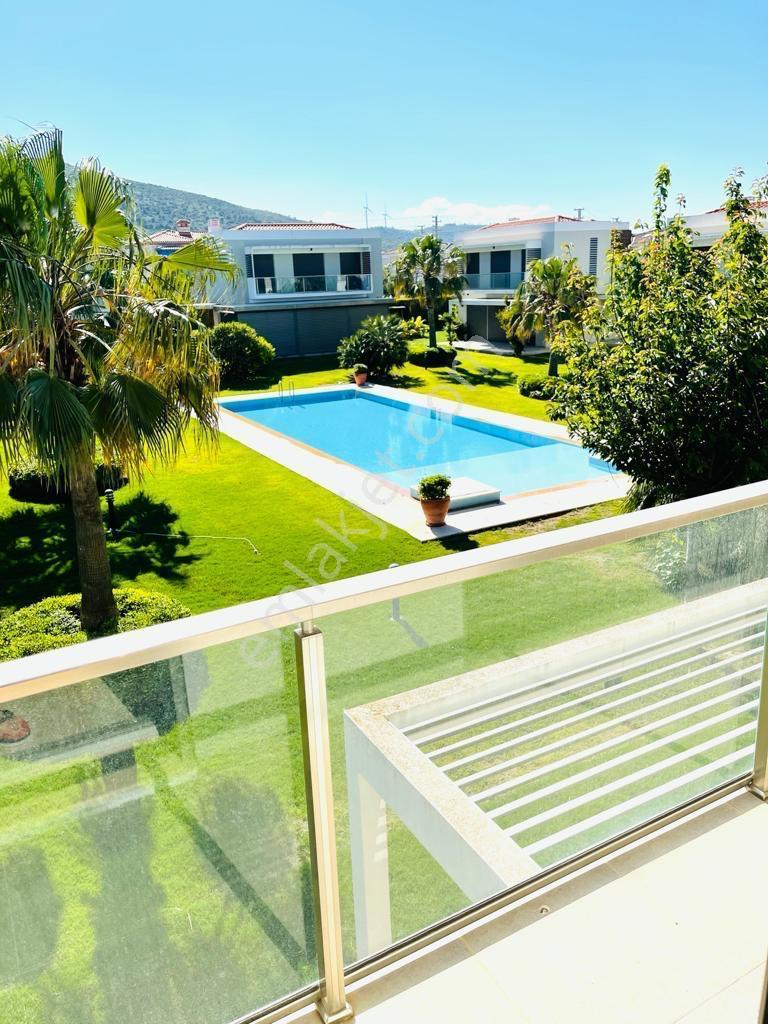 Alaçatı Göbene Mevkiinde Havuzlu Site İçinde Sezonluk Kiralık Villa - Görsel 11