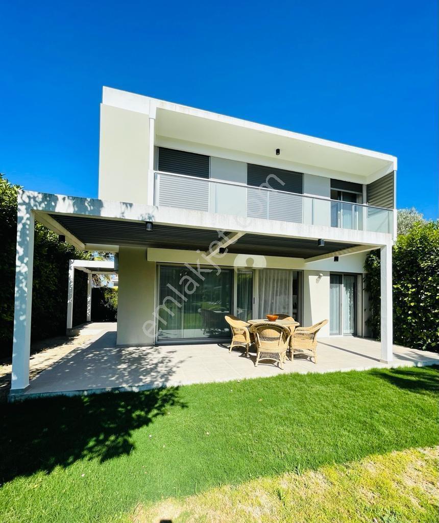Alaçatı Göbene Mevkiinde Havuzlu Site İçinde Sezonluk Kiralık Villa - Görsel 2