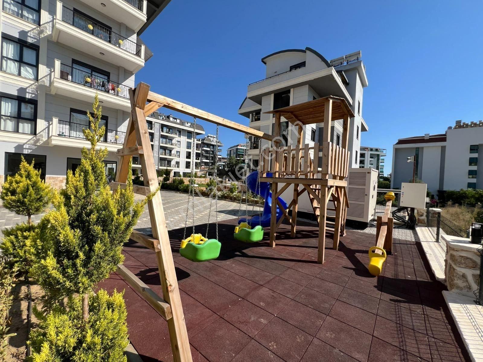 Alanya Oba’da Merkezi Konumda Lüks Komplekste Full Eşyalı 4+1 Satılık Dubleks - Görsel 22