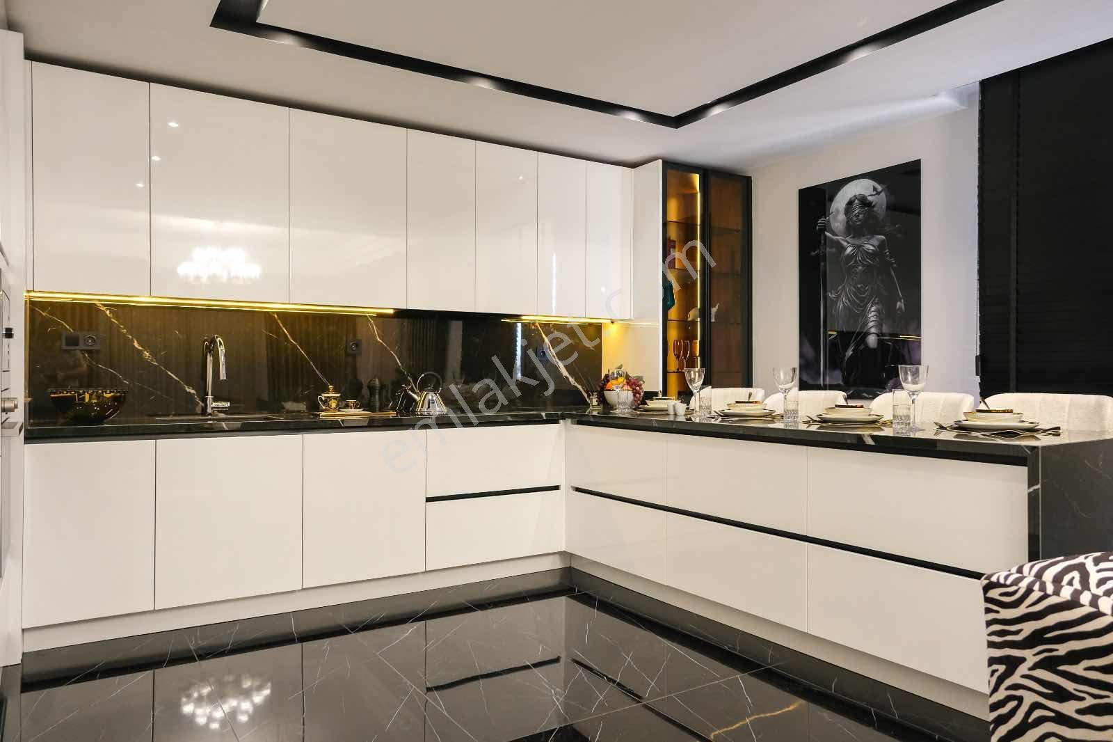 Florya Zen'de 5+1 4 Banyo G.odalı Ultra Lüx Göl Manzaralı