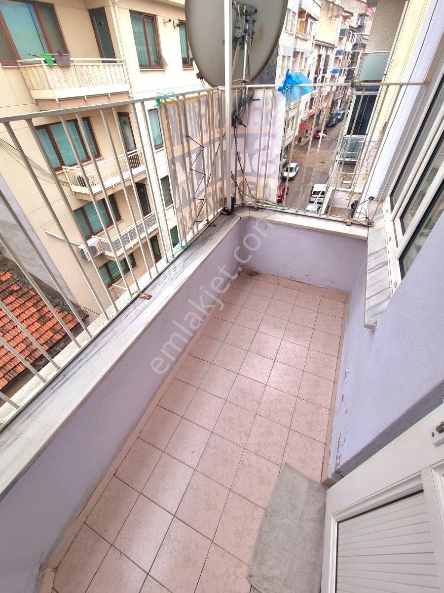 Elmasbahçeler De Çarşı Ve Metroya Yakın Balkonlu Satılık Daire - Görsel 21