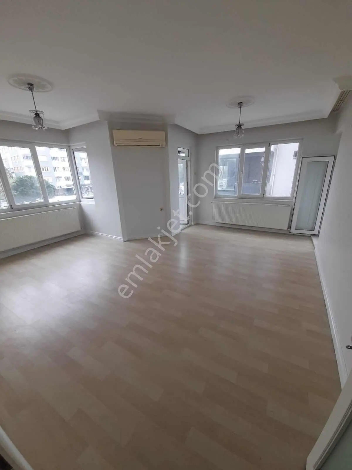 Atatürk Bulvarına Cephe Denize Sıfır 3+1 Kiralık Daire