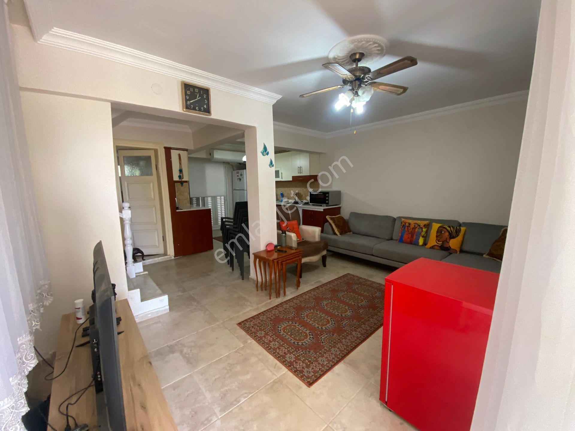 Didim Altınkum Mahallesi Denize Yakın Eşyalı 3+1 Bahçeli Villa