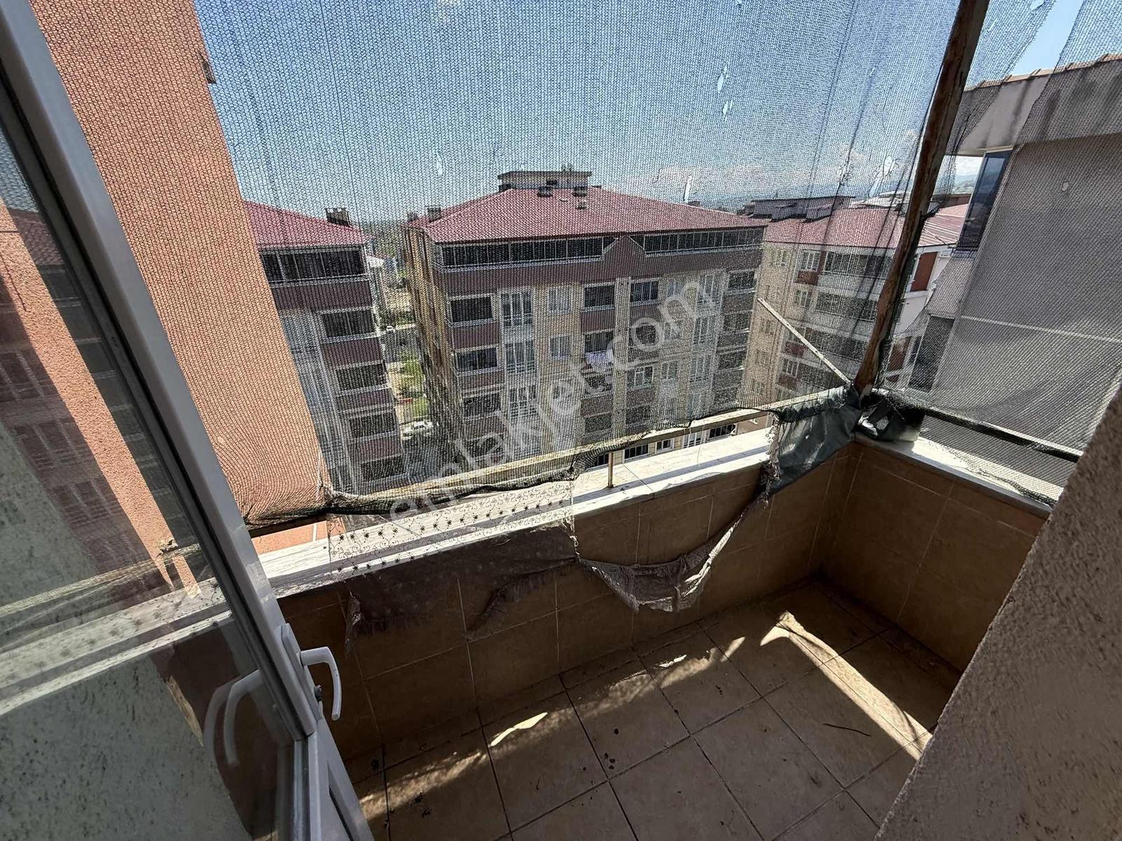 Yağmur Emlaktan Acil Cadde Ve Güney Cepheli İçi Yapılı 3+1 Daire - Görsel 27