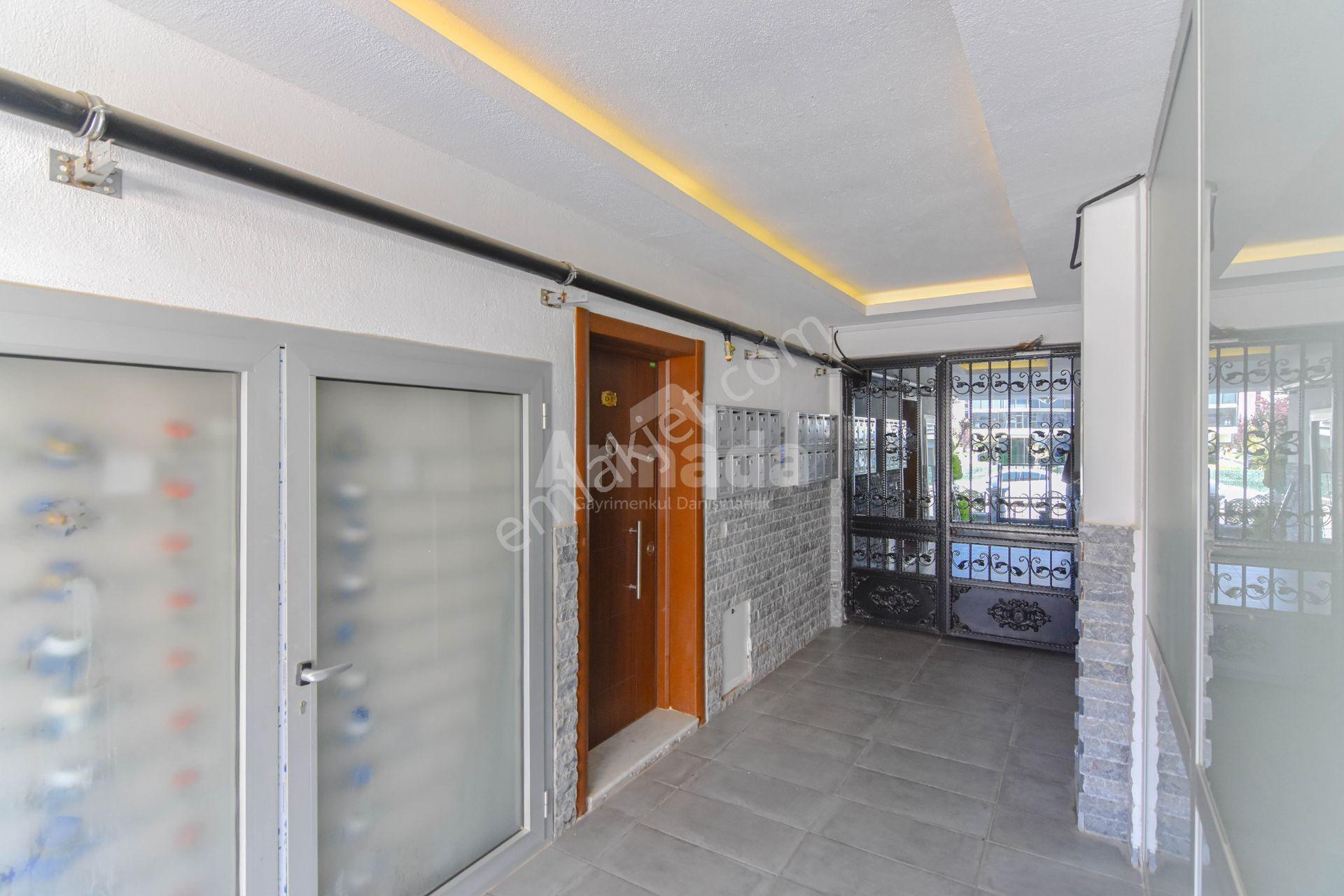 Kuşadası Değirmenderede Havuzlu Sitede Köşe Konumlu 2+1 Daire - Görsel 21