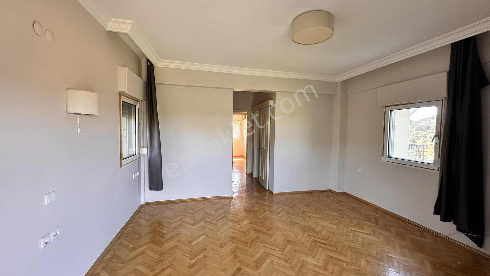 Güzelbahçe Yelki'de Site İçinde Tam Müstakil 4+1 Villa - Görsel 16