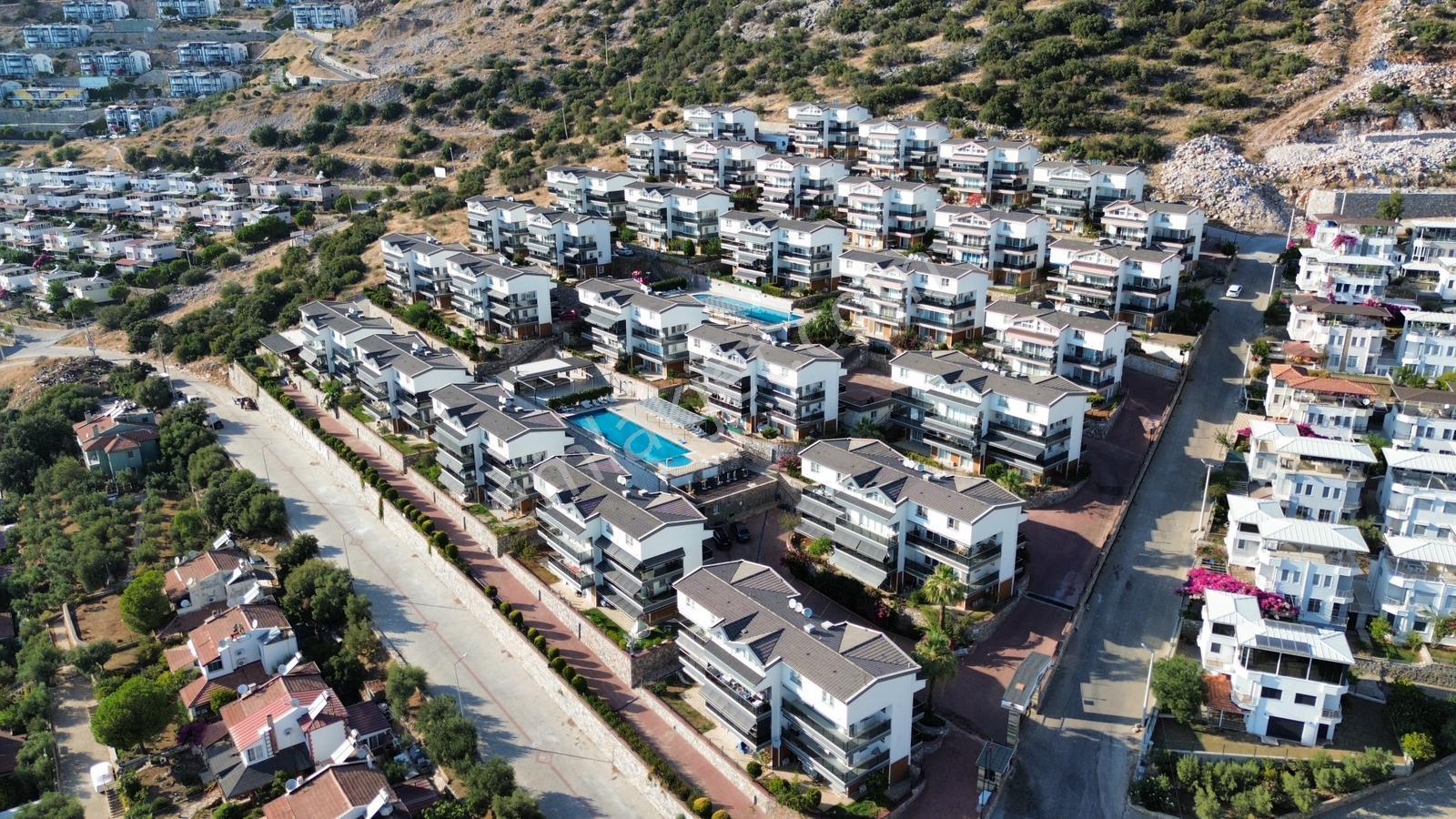 Denize 400 Mt. Mesafeli Deniz Manzaralı 3+1 Bahçe Dublexi