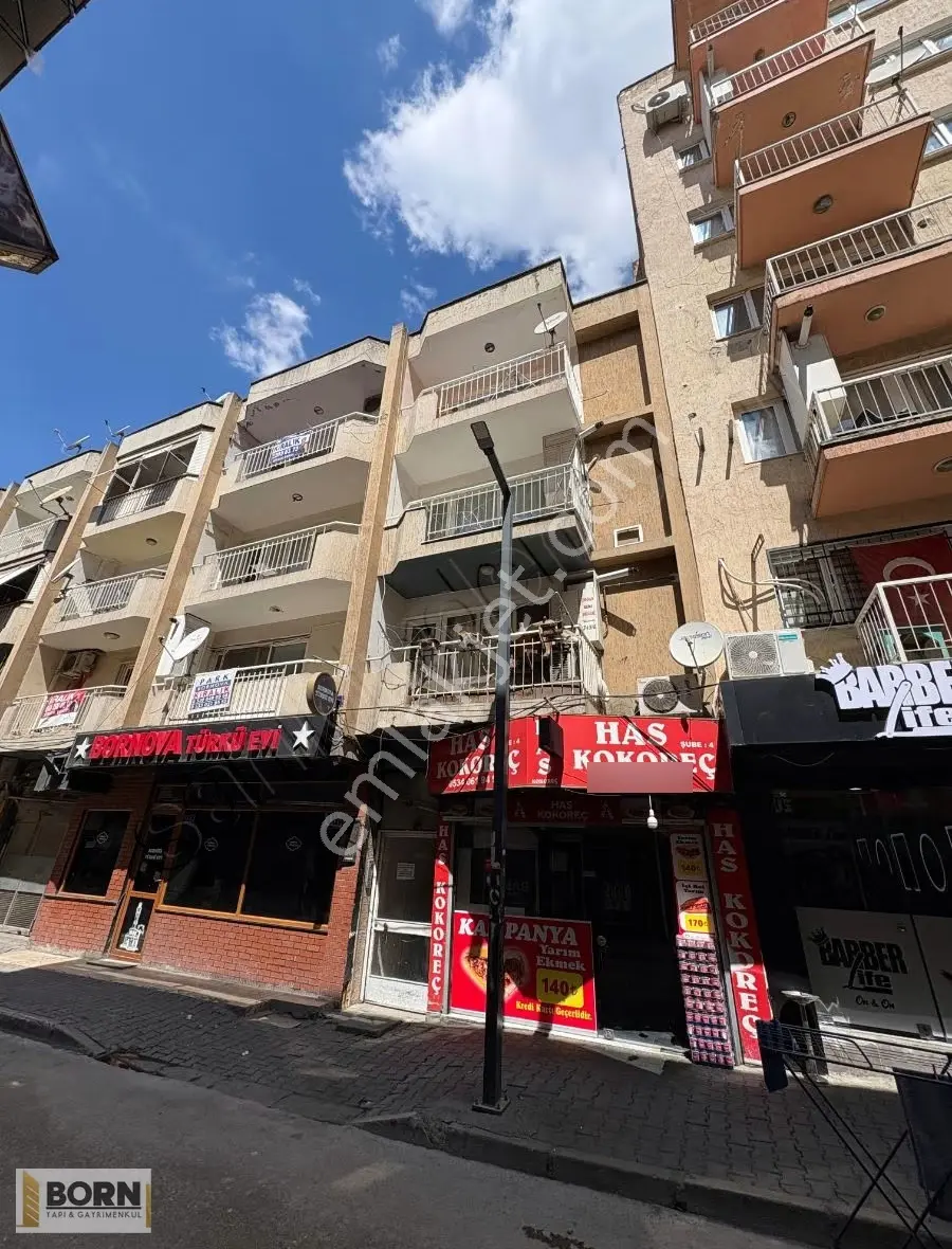 İzmir Bornova Kazımdirikte Küçükpark Meydanda Kiralık 3+1 Daire
