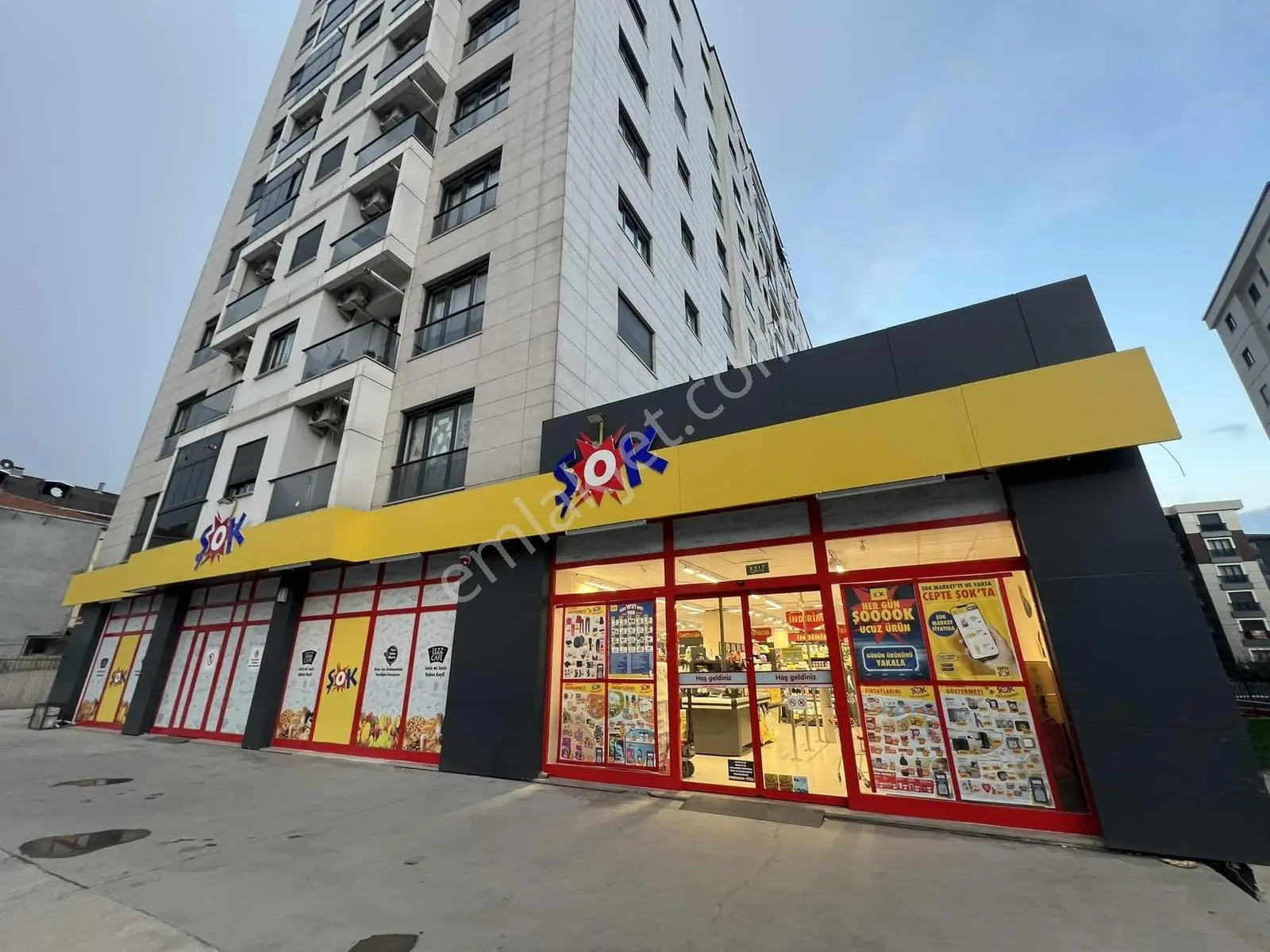 Royal'den E-5'e 1_dk 440.000 Tl Kurumsal Kiracılı 1.600m2 Dükkan