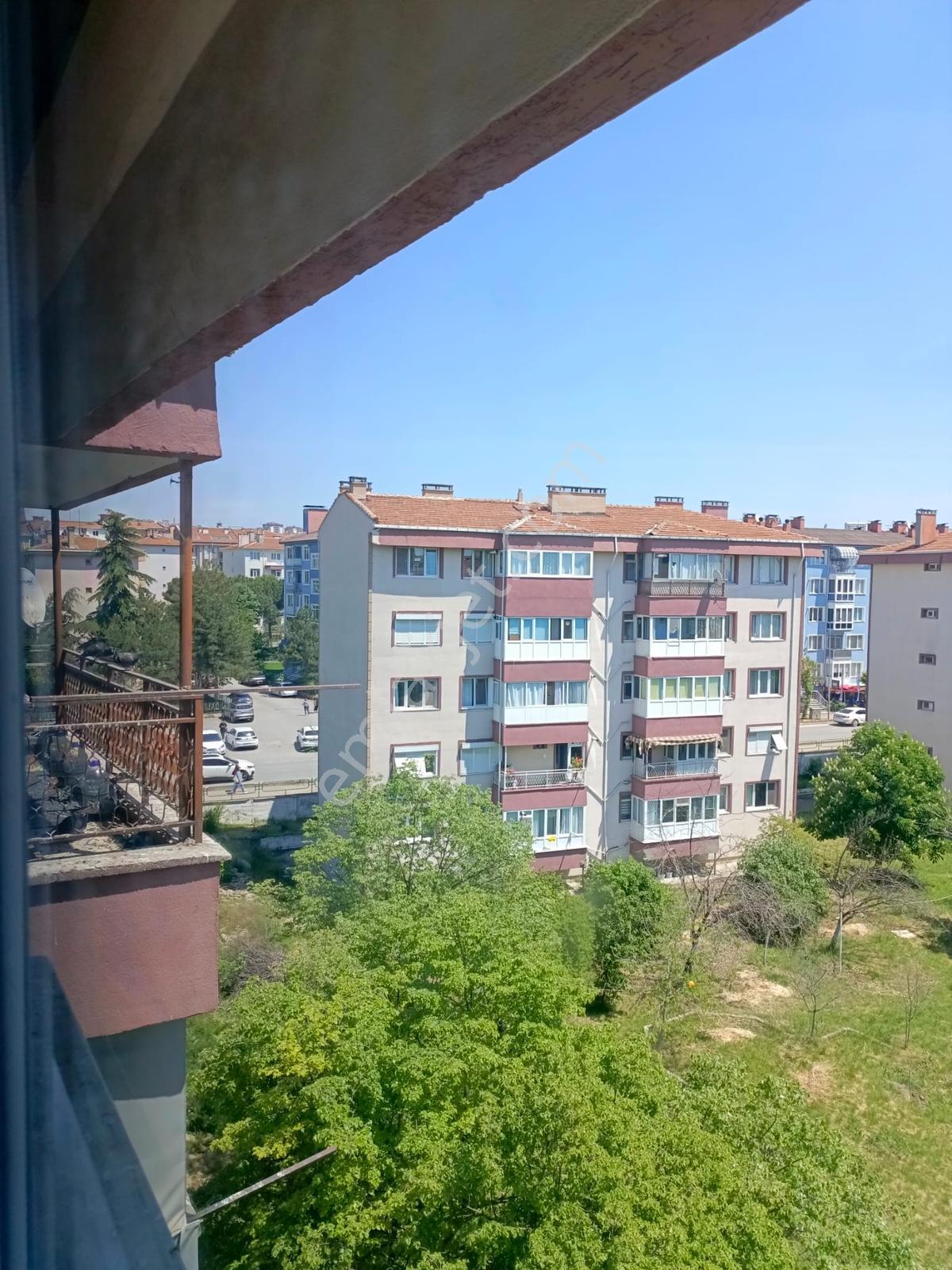 Edirne Merkez Zübeyde Hanımda Kiralık Tadilatlı 3+1 Daire - Görsel 18