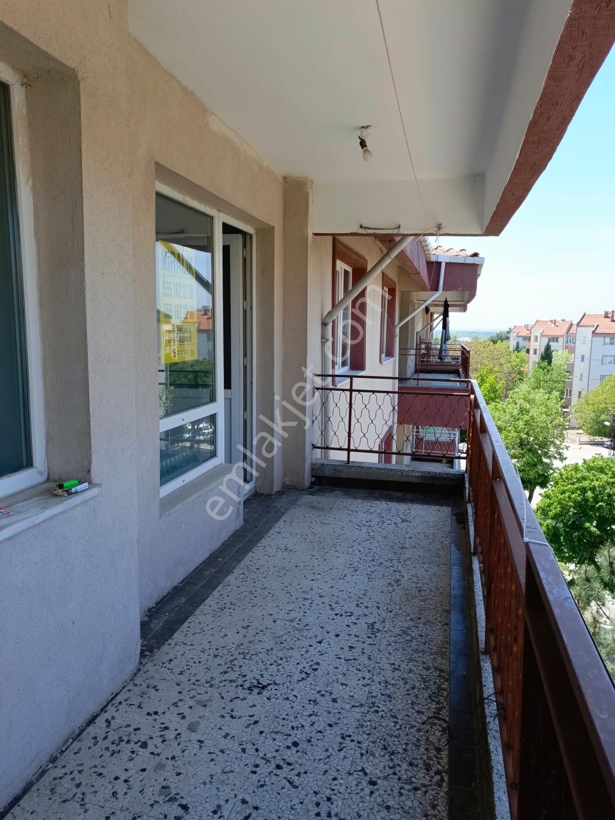 Edirne Merkez Zübeyde Hanımda Kiralık Tadilatlı 3+1 Daire - Görsel 5