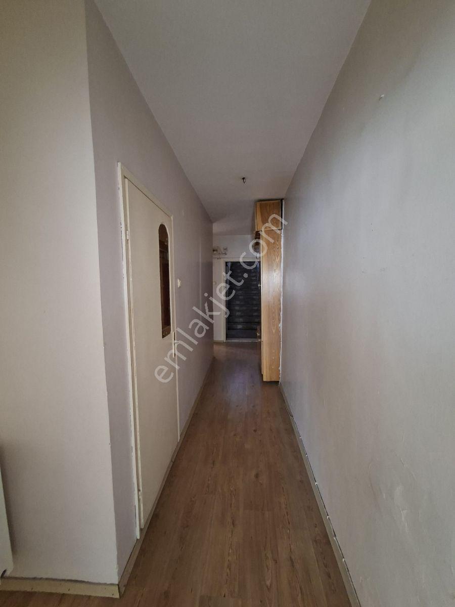 Altıeylül Mahallesinde Çarşıda 2+1 Asansörlü Geniş Daire - Görsel 2