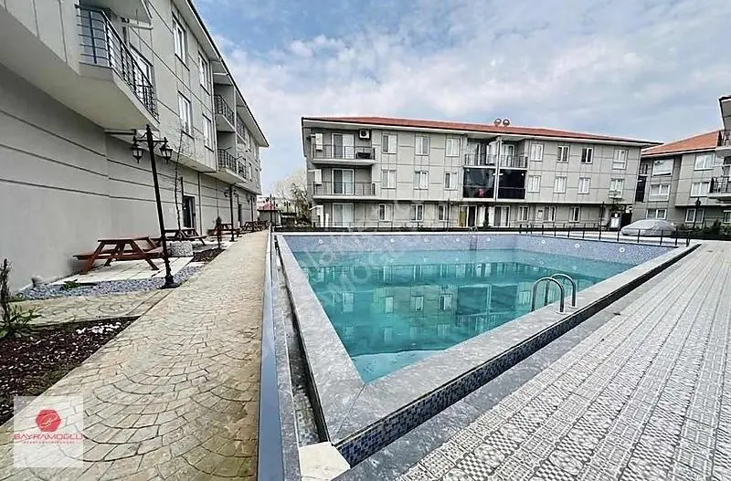 Çamlık 2 Sitesi Geniş 1+1 Havuzlu Fırsat Daire !!!