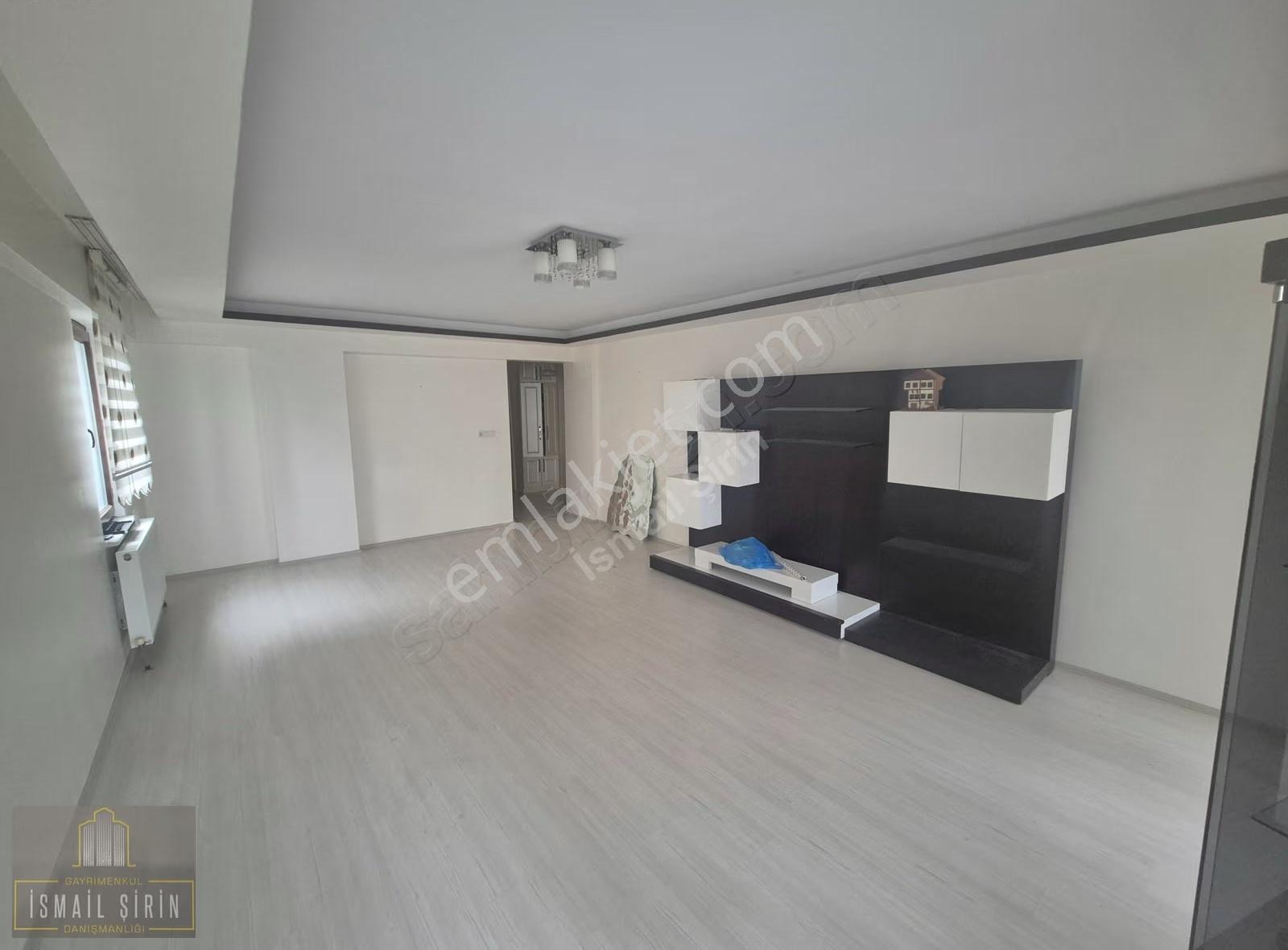 İsmail Şirinden Manastır Site İçinde Yeni Bakımlı Ara Kat Daire