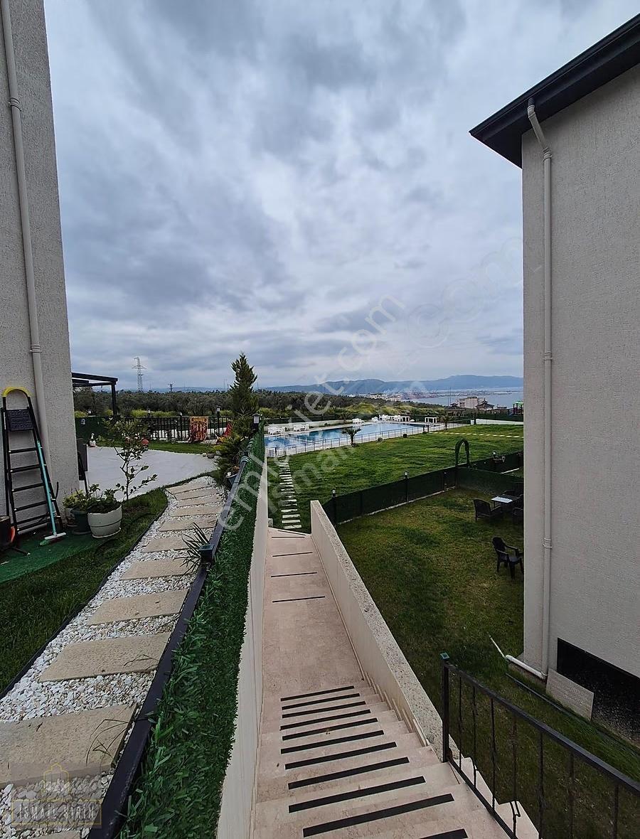 Şirinden Gemlik Cumhuriyet Mah. Manastır Orçe Green'de Deniz Manzaralı Havuzlu 3+1 Daire - Görsel 4