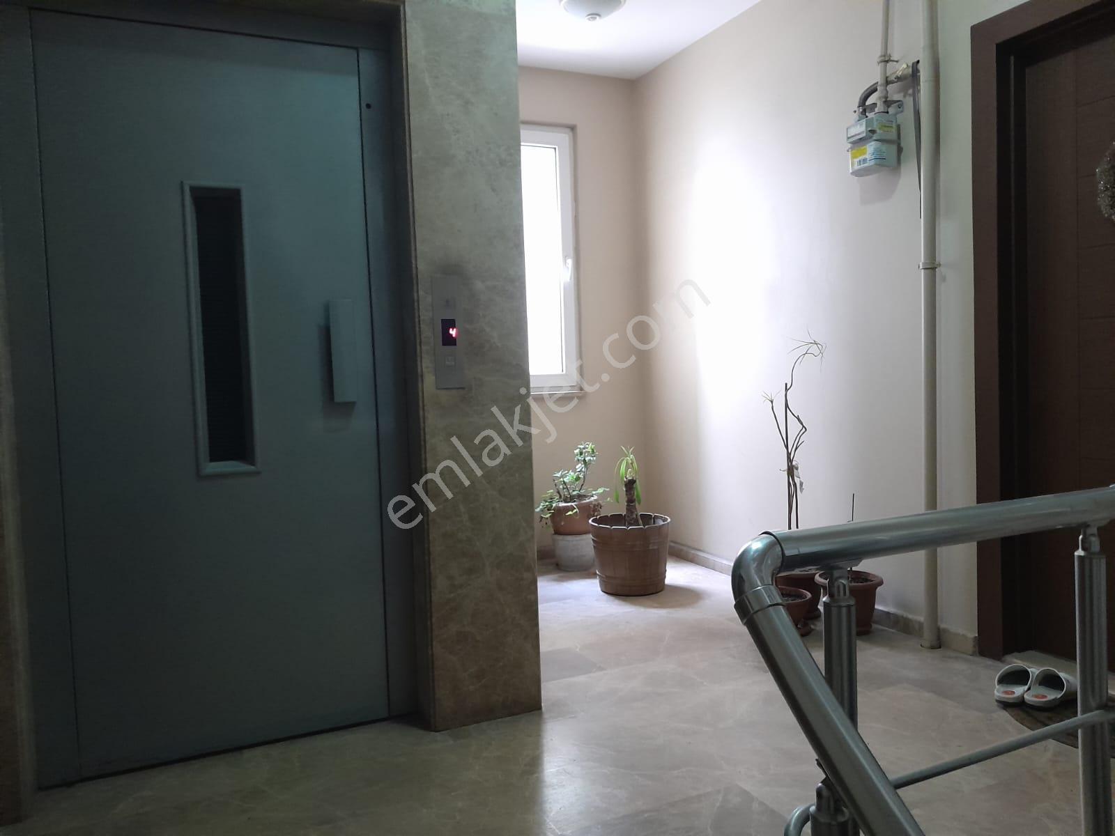 Bakırköy Kartaltepe Zuhuratbaba Cd E Banyolu Kapalı Otoparklı 3+1 Satılık Daire - Görsel 6