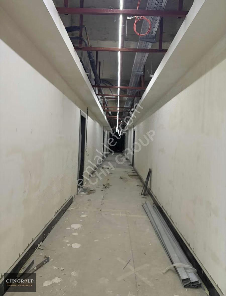 Empire Beylikdüzü E-5 Üzerinde Metrobüs Yanı Kiralık 1+0 Ofis - Görsel 12
