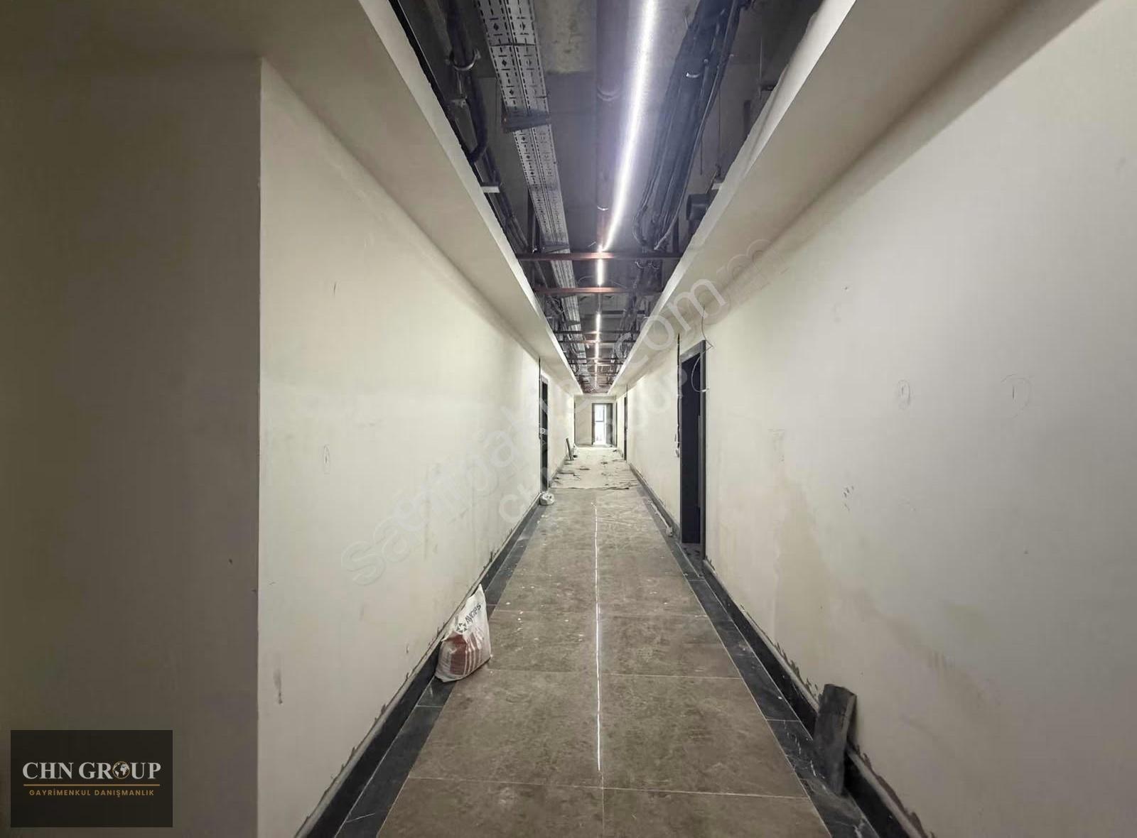 Empire Beylikdüzü E-5 Üzerinde Metrobüs Yanı Kiralık 1+0 Ofis - Görsel 14
