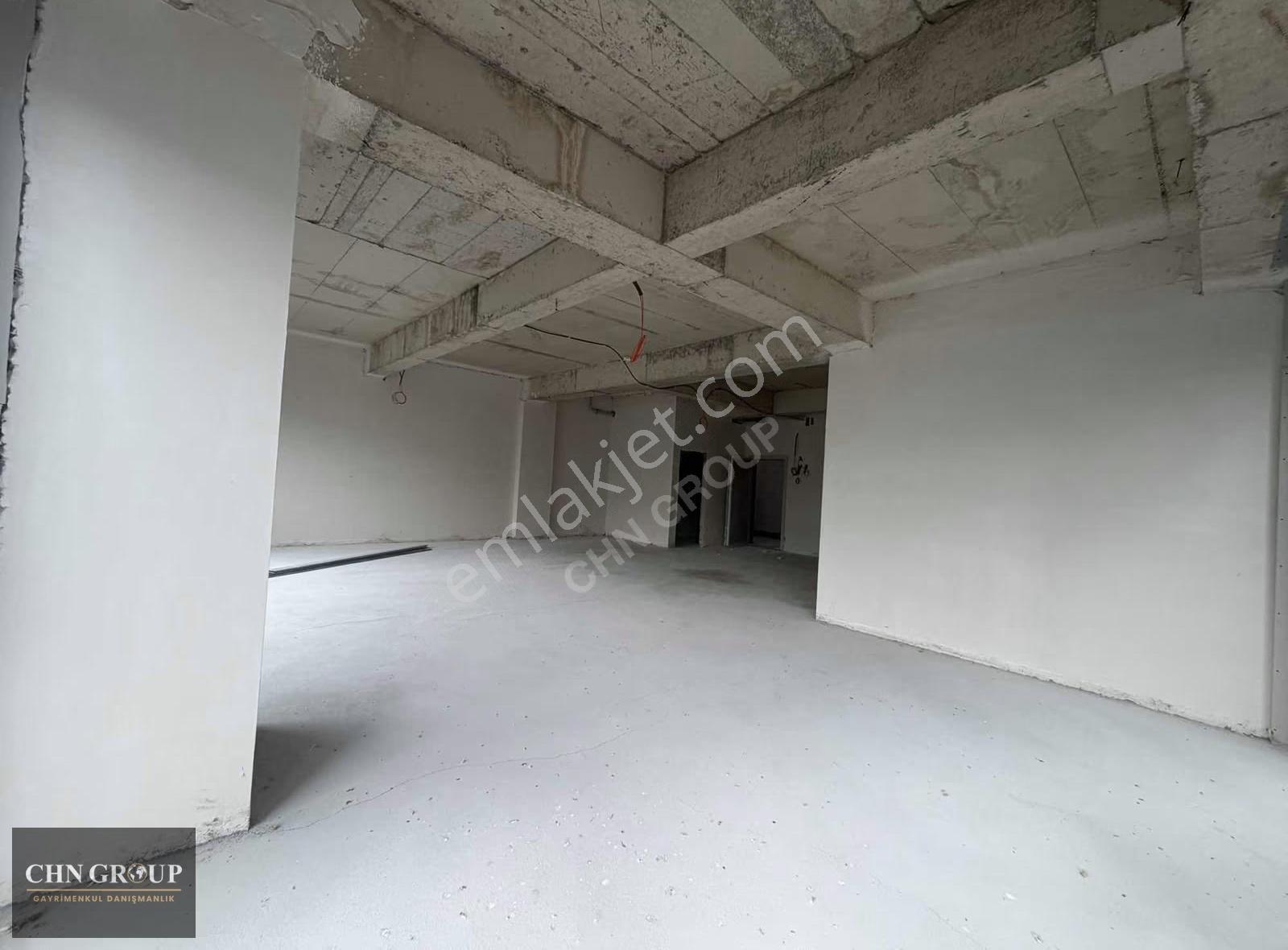 Empire Beylikdüzü E-5 Üzerinde Metrobüs Yanı Kiralık 1+0 Ofis - Görsel 15