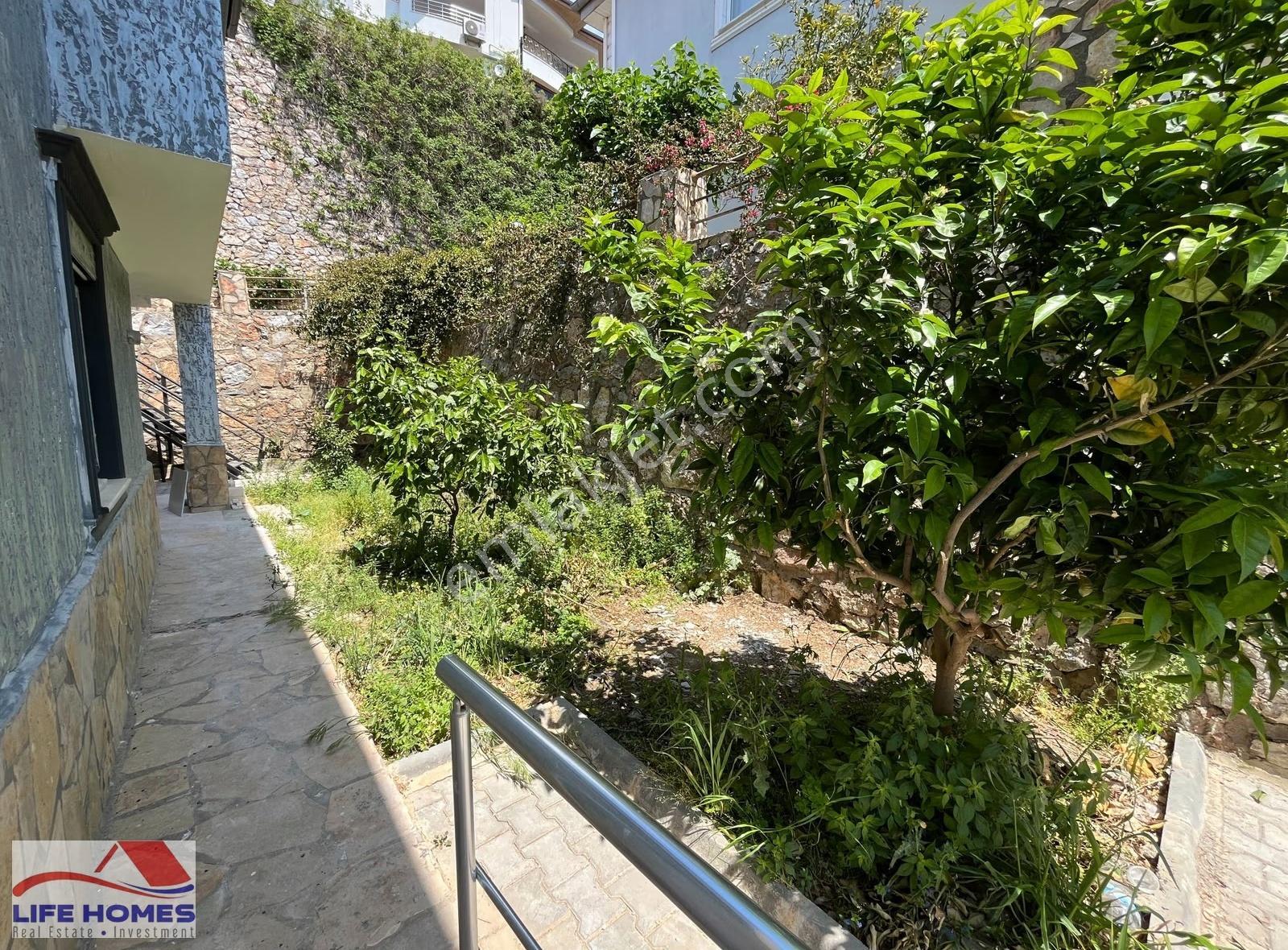 Alanya Bektaş'ta Deniz Manzaralı, Havuzlu Ve Bahçeli İkiz Villa - Görsel 12