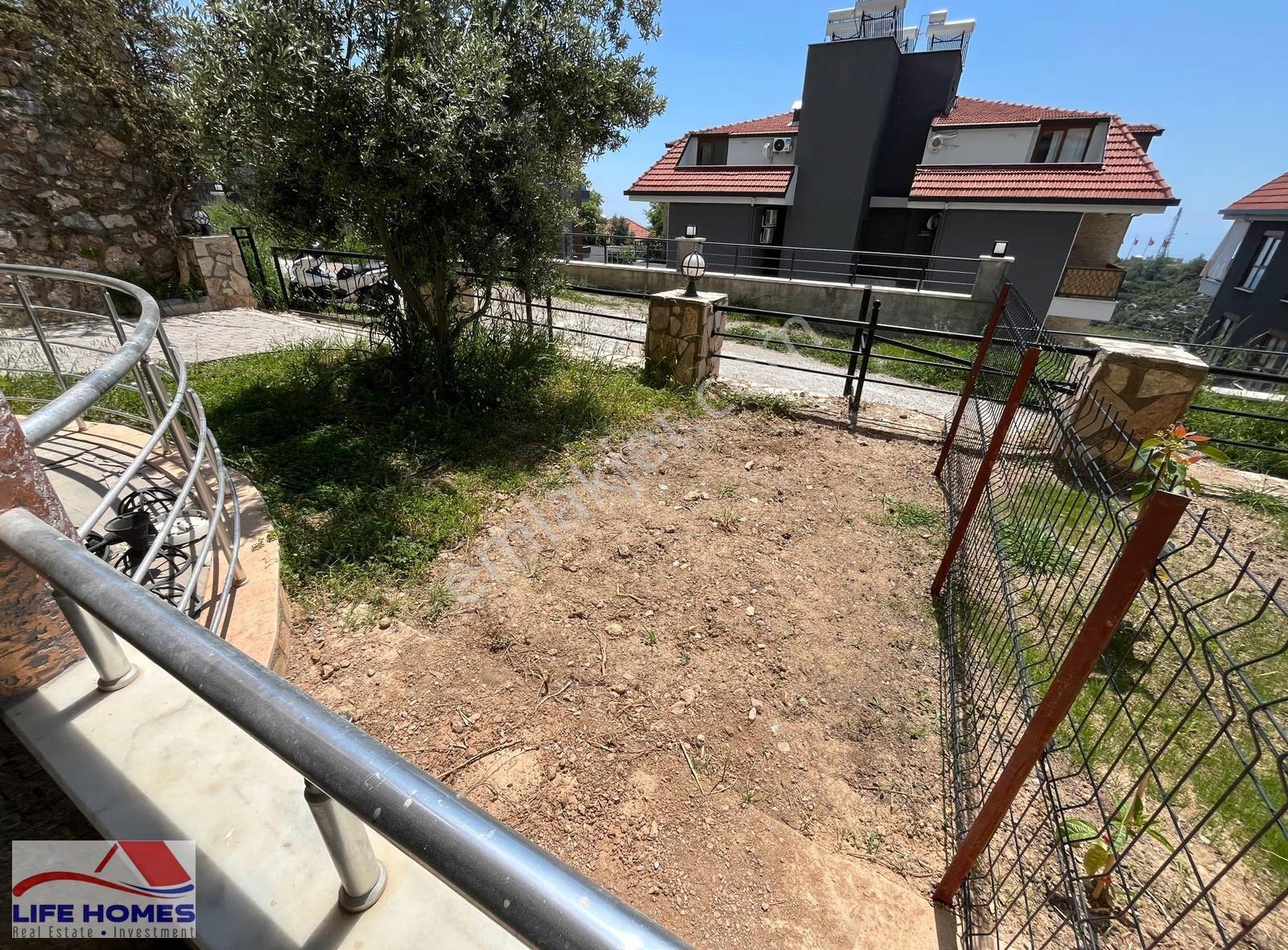 Alanya Bektaş'ta Deniz Manzaralı, Havuzlu Ve Bahçeli İkiz Villa - Görsel 10