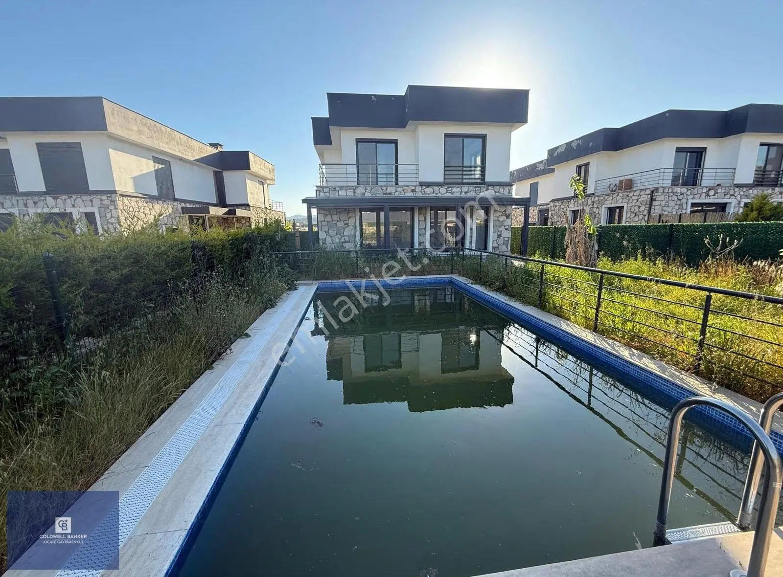 Urla Kuşçular Da Havuzlu ,geniş Bahçeli Satılık Villa
