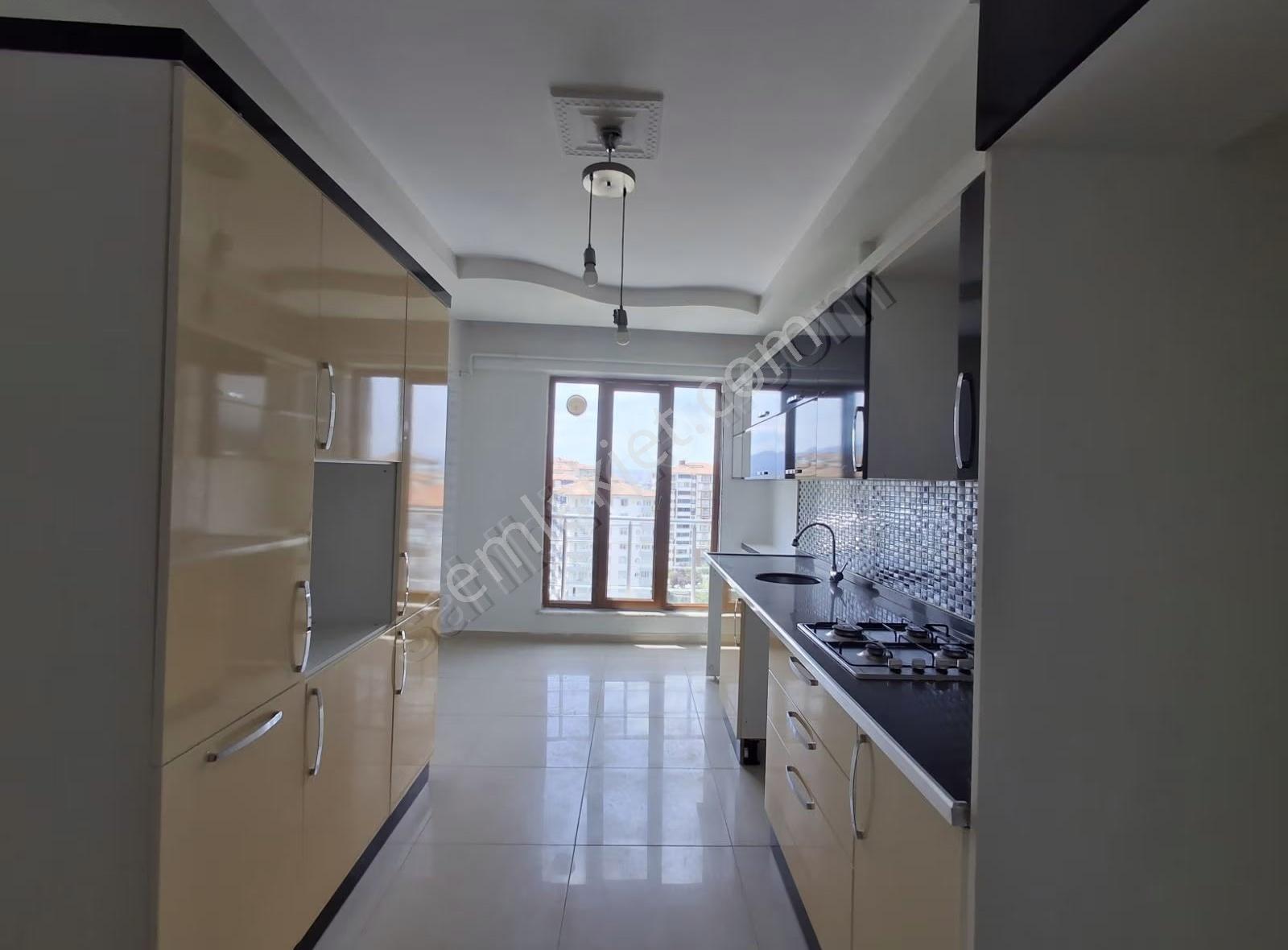 İkizler Gayrimenkul'den Çilesizde Satılık 4+1 Ful Yapılı Daire..