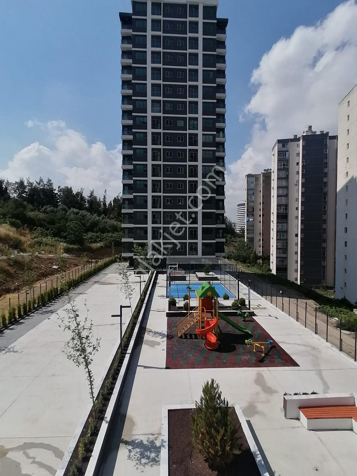 Emfadan Sıfır Ultra Lüks Sitede D.gazlı 3+1 Ç.banyo Daire